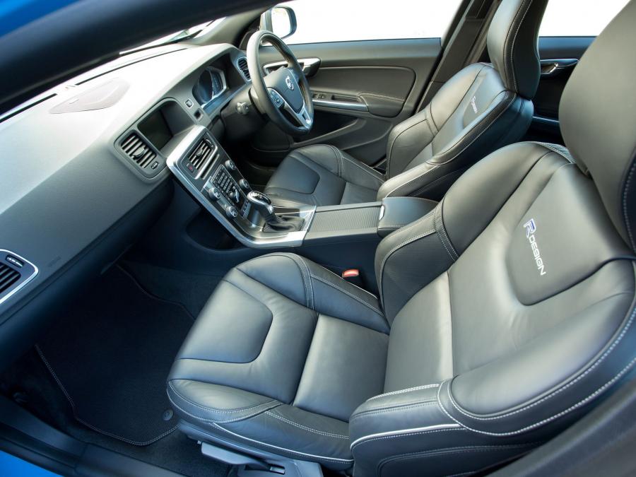  Volvo V60 R-Design 2013 года  (UK) (фото 3 из 14)